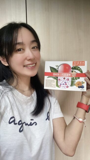 ✨第三代晶速晰-晶亮成分高補給✨長時間使用3C,讓你數位疲勞了嗎❓採用美國臨床葉黃素與玉米黃素黃金比例10:2 ,游離型雙專利好吸收,2粒達30mg : 6mg高補給劑量✅雨生紅球藻蝦紅素,業界高含量8mg❗️✅日本95%高純度透明質酸鈉💦✅雙重花青素-日本專利黑豆x歐洲專利藍莓✅專利素食微藻DHA✅維生素C +維生素E +鋅+硒酵母。全方位的晶亮水潤配方,適合全家大小,給您清晰透徹精彩生活❗️