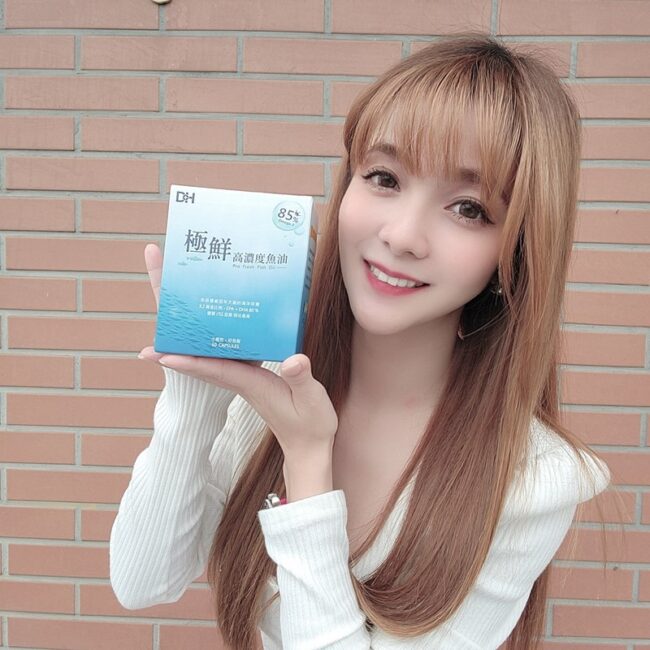 ✨極鮮高濃度魚油-來自挪威的頂級新鮮魚油🐟✨✅提供人體黃金比例 → EPA：DHA = 3：2，SGS檢驗 Omega-3 含量高達94%，業界最低氧化指標✅天然rTG型式，小分子好吸收✅榮獲4大永續認證 → 配額管理、不過度捕撈✅鋁片密封、獨立包裝，維持魚油新鮮度