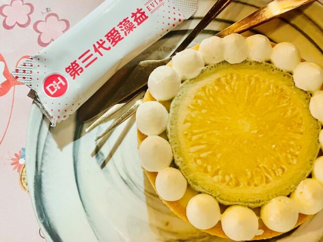 ✨第三代愛藻益-三重防護✨第➊重-築起防護牆-改變細菌叢生態🛡✅五項專利八株益生菌✅五項專利益生質第➋重-增強體力🌞✅陽光維生素D3,2包含高單位800IU✅50項專利葡聚多醣體✅抗氧化-維生素C第❸重-滋補強身💪✅50項專利乳鐵蛋白✅專利初乳蛋白IgG 🥛✅專利燕窩胜肽 ⭐高單位800IU維生素D3 +C+益生菌配方,全家人健康維持的後盾,寶寶吃也好安心❤️