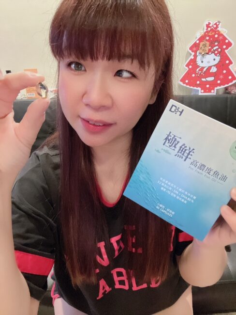 ✨極鮮高濃度魚油-來自挪威的頂級新鮮魚油🐟✨✅提供人體黃金比例 → EPA：DHA = 3：2，SGS檢驗 Omega-3 含量高達94%，業界最低氧化指標✅天然rTG型式，小分子好吸收✅榮獲4大永續認證 → 配額管理、不過度捕撈✅鋁片密封、獨立包裝，維持魚油新鮮度