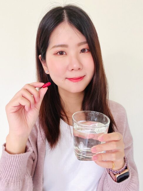 ✨第三代晶速晰-晶亮成分高補給✨長時間使用3C，讓你數位疲勞了嗎❓採用美國臨床葉黃素與玉米黃素黃金比例10:2 ，游離型雙專利好吸收，2粒達30mg : 6mg高補給劑量✅雨生紅球藻蝦紅素，業界高含量8mg❗️✅日本95%高純度透明質酸鈉💦✅雙重花青素-日本專利黑豆x歐洲專利藍莓✅專利素食微藻DHA✅維生素C +維生素E +鋅+硒酵母。全方位的晶亮水潤配方，適合全家大小，給您清晰透徹精彩生活❗️