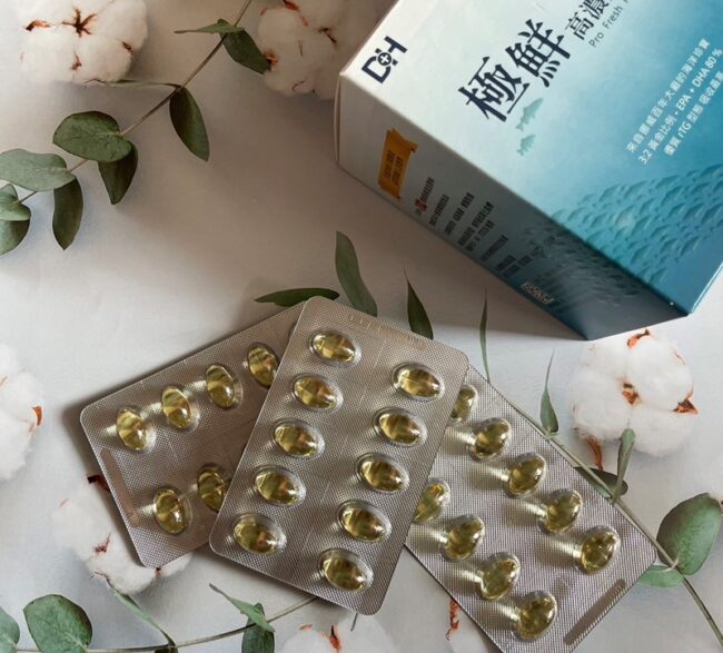 ✨極鮮高濃度魚油-來自挪威的頂級新鮮魚油🐟✨✅提供人體黃金比例 → EPA：DHA = 3：2，SGS檢驗 Omega-3 含量高達94%，業界最低氧化指標✅天然rTG型式，小分子好吸收✅榮獲4大永續認證 → 配額管理、不過度捕撈✅鋁片密封、獨立包裝，維持魚油新鮮度