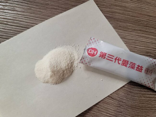 ✨第三代愛藻益-三重防護✨第➊重-築起防護牆-改變細菌叢生態🛡✅五項專利八株益生菌✅五項專利益生質第➋重-增強體力🌞✅陽光維生素D3,2包含高單位800IU✅50項專利葡聚多醣體✅抗氧化-維生素C第❸重-滋補強身💪✅50項專利乳鐵蛋白✅專利初乳蛋白IgG 🥛✅專利燕窩胜肽 ⭐高單位800IU維生素D3 +C+益生菌配方,全家人健康維持的後盾,兒童吃也好安心❤️