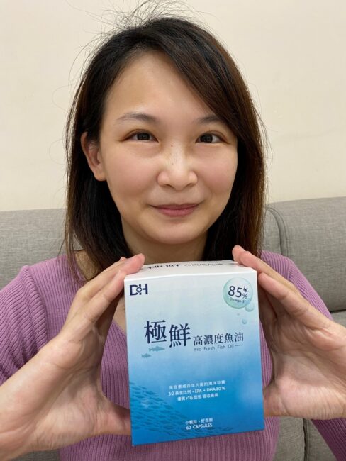 ✨極鮮高濃度魚油-來自挪威的頂級新鮮魚油🐟✨✅提供人體黃金比例 → EPA：DHA = 3：2，SGS檢驗 Omega-3 含量高達94%，業界最低氧化指標✅天然rTG型式，小分子好吸收✅榮獲4大永續認證 → 配額管理、不過度捕撈✅鋁片密封、獨立包裝，維持魚油新鮮度