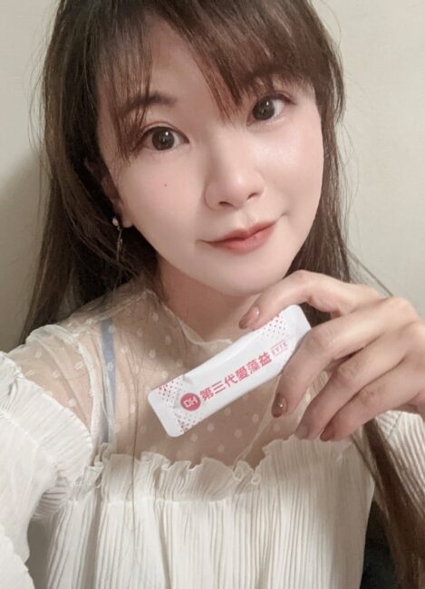 ✨第三代愛藻益-三重防護✨第➊重-築起防護牆-改變細菌叢生態🛡✅五項專利八株益生菌✅五項專利益生質第➋重-增強體力🌞✅陽光維生素D3，2包含高單位800IU✅50項專利葡聚多醣體✅抗氧化-維生素C第❸重-滋補強身💪✅50項專利乳鐵蛋白✅專利初乳蛋白IgG 🥛✅專利燕窩胜肽 ⭐高單位800IU維生素D3 +C+益生菌配方，全家人健康維持的後盾，兒童吃也好安心❤️