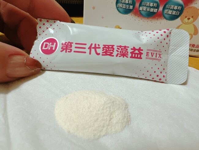 ✨第三代愛藻益-三重防護✨第➊重-築起防護牆-改變細菌叢生態🛡✅五項專利八株益生菌✅五項專利益生質第➋重-增強體力🌞✅陽光維生素D3，2包含高單位800IU✅50項專利葡聚多醣體✅抗氧化-維生素C第❸重-滋補強身💪✅50項專利乳鐵蛋白✅專利初乳蛋白IgG 🥛✅專利燕窩胜肽 ⭐高單位800IU維生素D3 +C+益生菌配方，全家人健康維持的後盾，兒童吃也好安心❤️