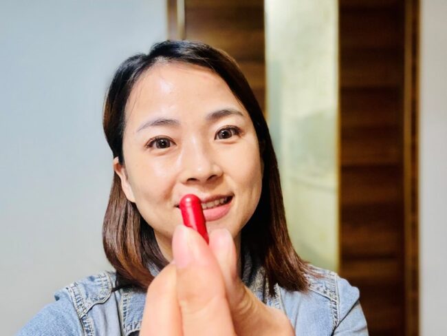 ✨第三代晶速晰-晶亮成分高補給✨長時間使用3C，讓你數位疲勞了嗎❓採用美國臨床葉黃素與玉米黃素黃金比例10:2 ，游離型雙專利好吸收，2粒達30mg : 6mg高補給劑量✅雨生紅球藻蝦紅素，業界高含量8mg❗️✅日本95%高純度透明質酸鈉💦✅雙重花青素-日本專利黑豆x歐洲專利藍莓✅專利素食微藻DHA✅維生素C +維生素E +鋅+硒酵母。全方位的晶亮水潤配方，適合全家大小，給您清晰透徹精彩生活❗️