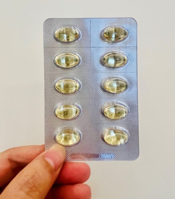 ✨極鮮高濃度魚油-來自挪威的頂級新鮮魚油🐟✨✅提供人體黃金比例 → EPA：DHA = 3：2，SGS檢驗 Omega-3 含量高達94%，業界最低氧化指標✅天然rTG型式，小分子好吸收✅榮獲4大永續認證 → 配額管理、不過度捕撈✅鋁片密封、獨立包裝，維持魚油新鮮度