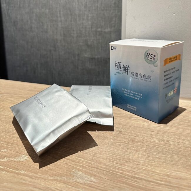 ✨極鮮高濃度魚油-來自挪威的頂級新鮮魚油🐟✨✅提供人體黃金比例 → EPA：DHA = 3：2，SGS檢驗 Omega-3 含量高達94%，業界最低氧化指標✅天然rTG型式，小分子好吸收✅榮獲4大永續認證 → 配額管理、不過度捕撈✅鋁片密封、獨立包裝，維持魚油新鮮度