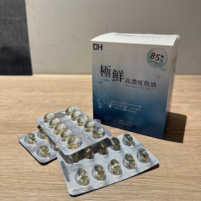 ✨極鮮高濃度魚油-來自挪威的頂級新鮮魚油🐟✨✅提供人體黃金比例 → EPA：DHA = 3：2，SGS檢驗 Omega-3 含量高達94%，業界最低氧化指標✅天然rTG型式，小分子好吸收✅榮獲4大永續認證 → 配額管理、不過度捕撈✅鋁片密封、獨立包裝，維持魚油新鮮度