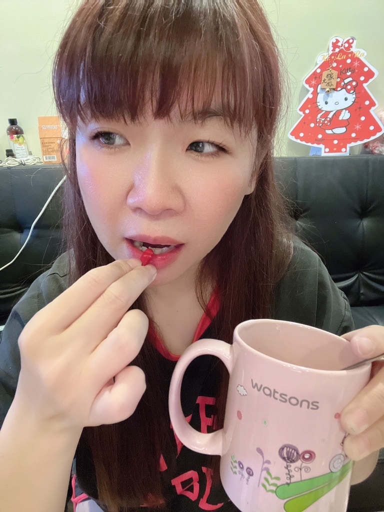 ✨第三代晶速晰-晶亮成分高補給✨長時間使用3C，讓你數位疲勞了嗎❓採用美國臨床葉黃素與玉米黃素黃金比例10:2 ，游離型雙專利好吸收，2粒達30mg : 6mg高補給劑量✅雨生紅球藻蝦紅素，業界高含量8mg❗✅日本95%高純度透明質酸鈉💦✅雙重花青素-日本專利黑豆x歐洲專利藍莓✅專利素食微藻DHA✅維生素C +維生素E +鋅+硒酵母。全方位的晶亮水潤配方，適合全家大小，給您清晰透徹精彩生活❗