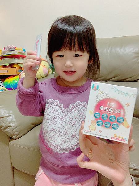 ✨第三代愛藻益-三重防護✨第➊重-築起防護牆-改變細菌叢生態🛡✅五項專利八株益生菌✅五項專利益生質第➋重-增強體力🌞✅陽光維生素D3,2包含高單位800IU✅50項專利葡聚多醣體✅抗氧化-維生素C第❸重-滋補強身💪✅50項專利乳鐵蛋白✅專利初乳蛋白IgG 🥛✅專利燕窩胜肽 ⭐高單位800IU維生素D3 +C+益生菌配方,全家人健康維持的後盾,兒童吃也好安心❤️