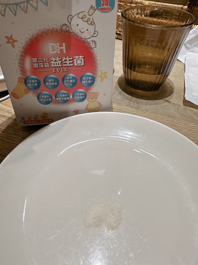 ✨第三代愛藻益-三重防護✨第➊重-築起防護牆-改變細菌叢生態🛡✅五項專利八株益生菌✅五項專利益生質第➋重-增強體力🌞✅陽光維生素D3，2包含高單位800IU✅50項專利葡聚多醣體✅抗氧化-維生素C第❸重-滋補強身💪✅50項專利乳鐵蛋白✅專利初乳蛋白IgG 🥛✅專利燕窩胜肽 ⭐高單位800IU維生素D3 +C+益生菌配方，全家人健康維持的後盾，兒童吃也好安心❤