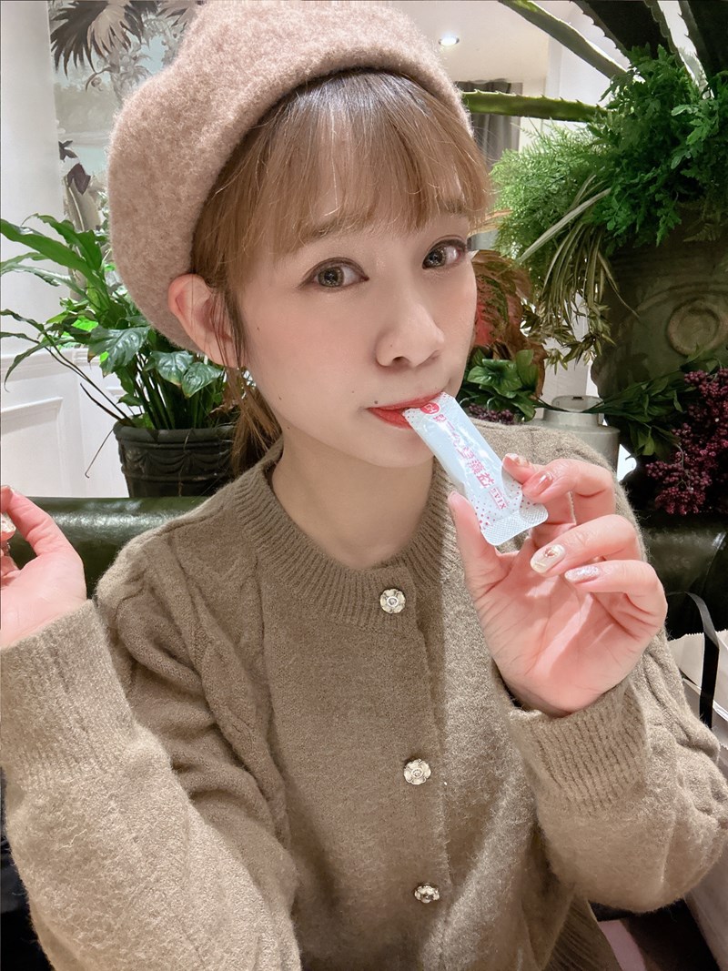 ✨第三代愛藻益-三重防護✨第➊重-築起防護牆-改變細菌叢生態🛡✅五項專利八株益生菌✅五項專利益生質第➋重-增強體力🌞✅陽光維生素D3，2包含高單位800IU✅50項專利葡聚多醣體✅抗氧化-維生素C第❸重-滋補強身💪✅50項專利乳鐵蛋白✅專利初乳蛋白IgG 🥛✅專利燕窩胜肽 ⭐高單位800IU維生素D3 +C+益生菌配方，全家人健康維持的後盾，兒童吃也好安心❤