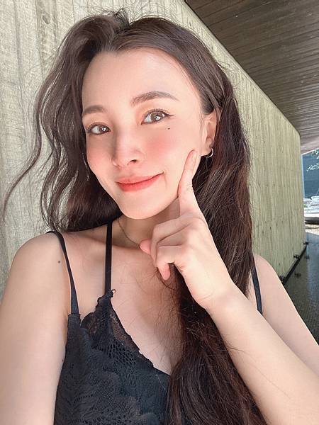 ✨DH300膠原蛋白胜肽-韓國獨家專利二胜肽✨100%魚類來源🐟膠原蛋白胜肽，PO˙OG含量高達50%❗️❗️✅透明公開膠原蛋白分子量300Da🤩✅日本Oricera®玄米神經醯胺，10%高濃度，每包12mg足量添加✅膠原合成關鍵▶️93%高濃度天然維生素C，告別化學合成，100%天然非基改✅穀胱甘肽益生菌-透亮光采，兼具抗氧化作用✅山竹果抽取物淡淡檸檬清新風味，告別膠原蛋白動物腥味！無香料、無色素，每包只有15.4卡，輕卡無負擔！青春美麗多感合一，綻放你的女神光～♥