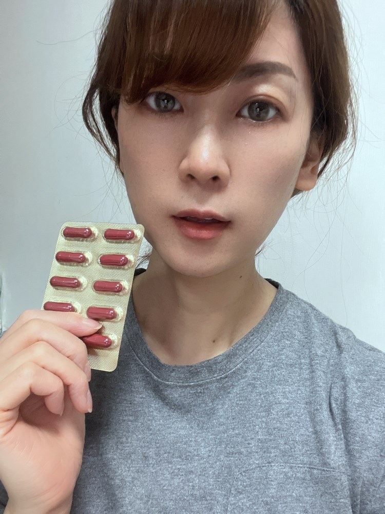 ✨第三代晶速晰-晶亮成分高補給✨長時間使用3C，讓你數位疲勞了嗎❓採用美國臨床葉黃素與玉米黃素黃金比例10:2 ，游離型雙專利好吸收，2粒達30mg : 6mg高補給劑量✅雨生紅球藻蝦紅素，業界高含量8mg❗️✅日本95%高純度透明質酸鈉💦✅雙重花青素-日本專利黑豆x歐洲專利藍莓✅專利素食微藻DHA✅維生素C +維生素E +鋅+硒酵母。全方位的晶亮水潤配方，適合全家大小，給您清晰透徹精彩生活❗️