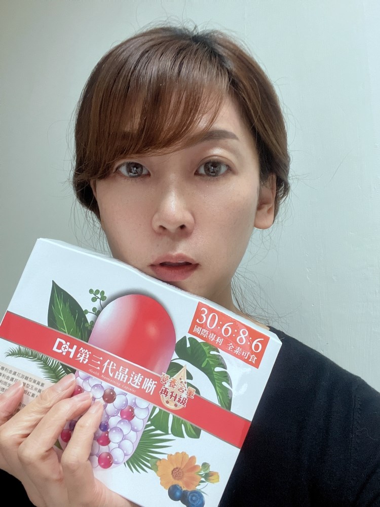 ✨第三代晶速晰-晶亮成分高補給✨長時間使用3C，讓你數位疲勞了嗎❓採用美國臨床葉黃素與玉米黃素黃金比例10:2 ，游離型雙專利好吸收，2粒達30mg : 6mg高補給劑量✅雨生紅球藻蝦紅素，業界高含量8mg❗️✅日本95%高純度透明質酸鈉💦✅雙重花青素-日本專利黑豆x歐洲專利藍莓✅專利素食微藻DHA✅維生素C +維生素E +鋅+硒酵母。全方位的晶亮水潤配方，適合全家大小，給您清晰透徹精彩生活❗️