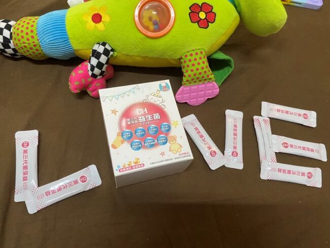 ✨第三代愛藻益-三重防護✨第➊重-築起防護牆-改變細菌叢生態🛡✅五項專利八株益生菌✅五項專利益生質第➋重-增強體力🌞✅陽光維生素D3，2包含高單位800IU✅50項專利葡聚多醣體✅抗氧化-維生素C第❸重-滋補強身💪✅50項專利乳鐵蛋白✅專利初乳蛋白IgG 🥛✅專利燕窩胜肽 ⭐高單位800IU維生素D3 +C+益生菌配方，全家人健康維持的後盾，兒童吃也好安心❤️