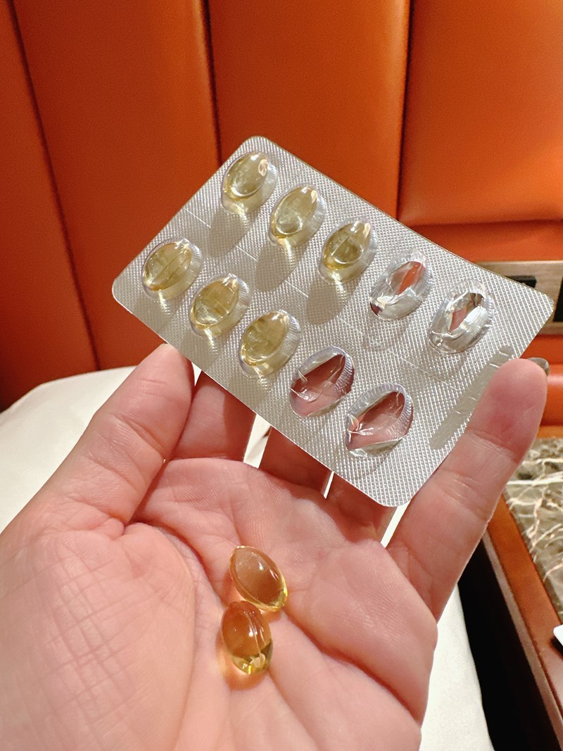 ✨極鮮高濃度魚油-來自挪威的頂級新鮮魚油🐟✨✅提供人體黃金比例 → EPA：DHA = 3：2，SGS檢驗 Omega-3 含量高達94%，業界最低氧化指標✅天然rTG型式，小分子好吸收✅榮獲4大永續認證 → 配額管理、不過度捕撈✅鋁片密封、獨立包裝，維持魚油新鮮度