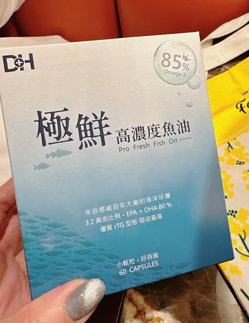 ✨極鮮高濃度魚油-來自挪威的頂級新鮮魚油🐟✨✅提供人體黃金比例 → EPA：DHA = 3：2，SGS檢驗 Omega-3 含量高達94%，業界最低氧化指標✅天然rTG型式，小分子好吸收✅榮獲4大永續認證 → 配額管理、不過度捕撈✅鋁片密封、獨立包裝，維持魚油新鮮度