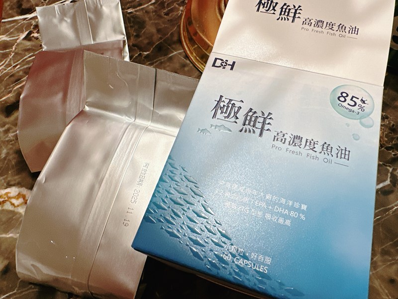 ✨極鮮高濃度魚油-來自挪威的頂級新鮮魚油🐟✨✅提供人體黃金比例 → EPA：DHA = 3：2，SGS檢驗 Omega-3 含量高達94%，業界最低氧化指標✅天然rTG型式，小分子好吸收✅榮獲4大永續認證 → 配額管理、不過度捕撈✅鋁片密封、獨立包裝，維持魚油新鮮度