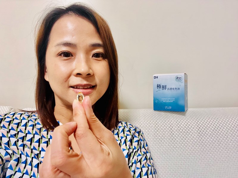 ✨極鮮高濃度魚油-來自挪威的頂級新鮮魚油🐟✨✅提供人體黃金比例 → EPA：DHA = 3：2，SGS檢驗 Omega-3 含量高達94%，業界最低氧化指標✅天然rTG型式，小分子好吸收✅榮獲4大永續認證 → 配額管理、不過度捕撈✅鋁片密封、獨立包裝，維持魚油新鮮度