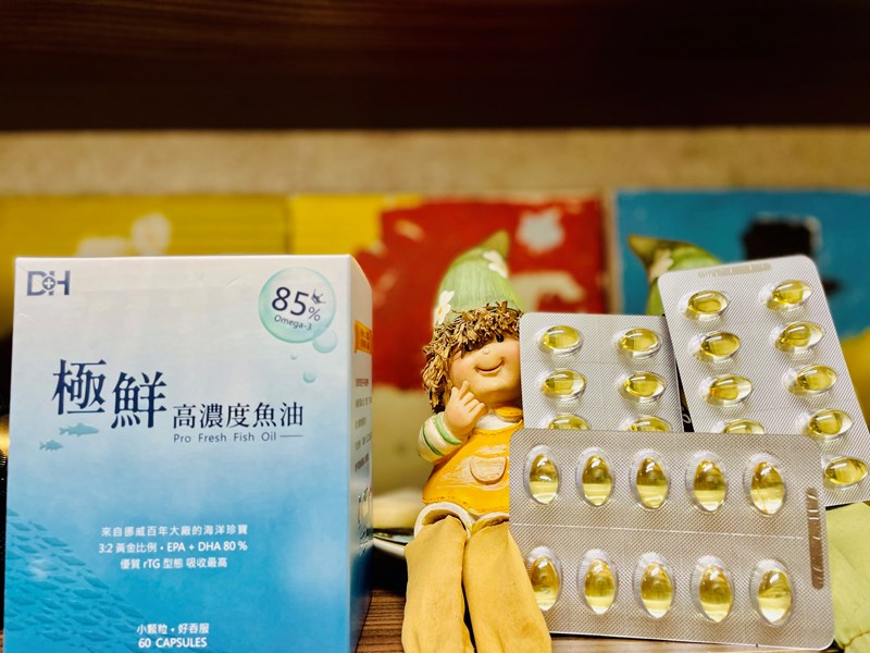 ✨極鮮高濃度魚油-來自挪威的頂級新鮮魚油🐟✨✅提供人體黃金比例 → EPA：DHA = 3：2，SGS檢驗 Omega-3 含量高達94%，業界最低氧化指標✅天然rTG型式，小分子好吸收✅榮獲4大永續認證 → 配額管理、不過度捕撈✅鋁片密封、獨立包裝，維持魚油新鮮度