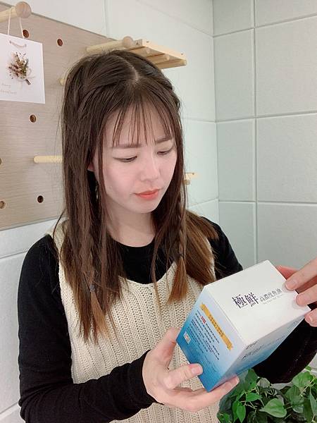 ✨極鮮高濃度魚油-來自挪威的頂級新鮮魚油🐟✨✅提供人體黃金比例 → EPA：DHA = 3：2，SGS檢驗 Omega-3 含量高達94%，業界最低氧化指標✅天然rTG型式，小分子好吸收✅榮獲4大永續認證 → 配額管理、不過度捕撈✅鋁片密封、獨立包裝，維持魚油新鮮度