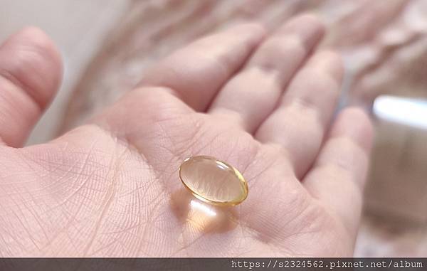 ✨極鮮高濃度魚油-來自挪威的頂級新鮮魚油🐟✨✅提供人體黃金比例 → EPA：DHA = 3：2，SGS檢驗 Omega-3 含量高達94%，業界最低氧化指標✅天然rTG型式，小分子好吸收✅榮獲4大永續認證 → 配額管理、不過度捕撈✅鋁片密封、獨立包裝，維持魚油新鮮度