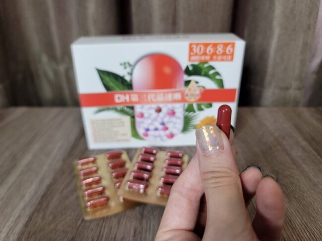 ✨第三代晶速晰-晶亮成分高補給✨長時間使用3C，讓你數位疲勞了嗎❓採用美國臨床葉黃素與玉米黃素黃金比例10:2 ，游離型雙專利好吸收，2粒達30mg : 6mg高補給劑量✅雨生紅球藻蝦紅素，業界高含量8mg❗️✅日本95%高純度透明質酸鈉💦✅雙重花青素-日本專利黑豆x歐洲專利藍莓✅專利素食微藻DHA✅維生素C +維生素E +鋅+硒酵母。全方位的晶亮水潤配方，適合全家大小，給您清晰透徹精彩生活❗️