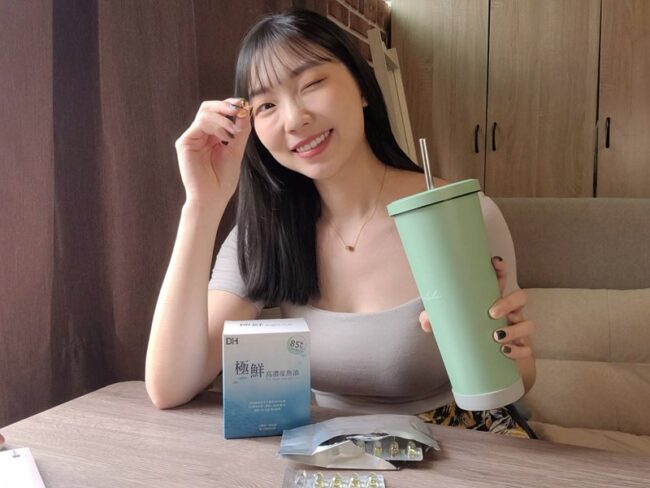 ✨極鮮高濃度魚油-來自挪威的頂級新鮮魚油🐟✨✅提供人體黃金比例 → EPA：DHA = 3：2，SGS檢驗 Omega-3 含量高達94%，業界最低氧化指標✅天然rTG型式，小分子好吸收✅榮獲4大永續認證 → 配額管理、不過度捕撈✅鋁片密封、獨立包裝，維持魚油新鮮度