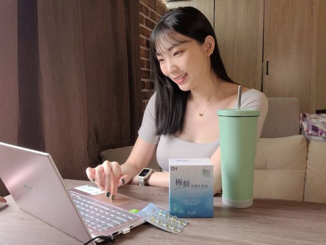 ✨極鮮高濃度魚油-來自挪威的頂級新鮮魚油🐟✨✅提供人體黃金比例 → EPA：DHA = 3：2，SGS檢驗 Omega-3 含量高達94%，業界最低氧化指標✅天然rTG型式，小分子好吸收✅榮獲4大永續認證 → 配額管理、不過度捕撈✅鋁片密封、獨立包裝，維持魚油新鮮度