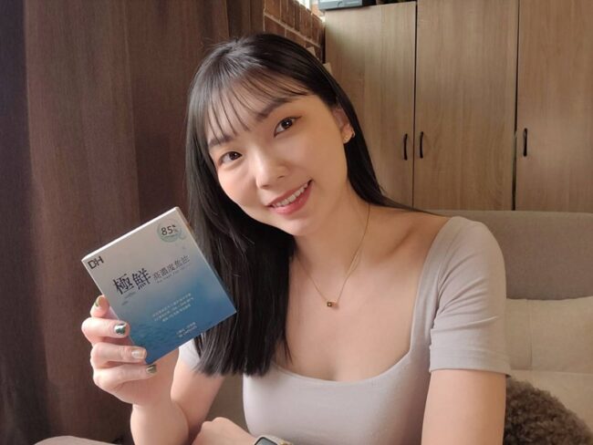 ✨極鮮高濃度魚油-來自挪威的頂級新鮮魚油🐟✨✅提供人體黃金比例 → EPA：DHA = 3：2，SGS檢驗 Omega-3 含量高達94%，業界最低氧化指標✅天然rTG型式，小分子好吸收✅榮獲4大永續認證 → 配額管理、不過度捕撈✅鋁片密封、獨立包裝，維持魚油新鮮度