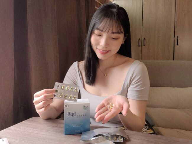 ✨極鮮高濃度魚油-來自挪威的頂級新鮮魚油🐟✨✅提供人體黃金比例 → EPA：DHA = 3：2，SGS檢驗 Omega-3 含量高達94%，業界最低氧化指標✅天然rTG型式，小分子好吸收✅榮獲4大永續認證 → 配額管理、不過度捕撈✅鋁片密封、獨立包裝，維持魚油新鮮度