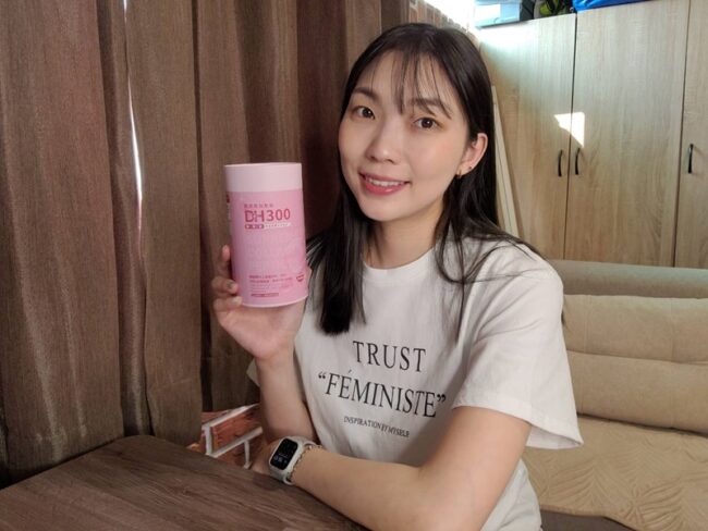 ✨DH300膠原蛋白胜肽-韓國獨家專利二胜肽✨100%魚類來源🐟膠原蛋白胜肽,PO˙OG含量高達50%❗️❗️✅透明公開膠原蛋白分子量300Da🤩✅日本Oricera®玄米神經醯胺,10%高濃度,每包12mg足量添加✅膠原合成關鍵▶️93%高濃度天然維生素C,告別化學合成,100%天然非基改✅穀胱甘肽益生菌-透亮光采,兼具抗氧化作用✅山竹果抽取物淡淡檸檬清新風味,告別膠原蛋白動物腥味!無香料、無色素,每包只有15.4卡,輕卡無負擔!青春美麗多感合一,綻放你的女神光~♥