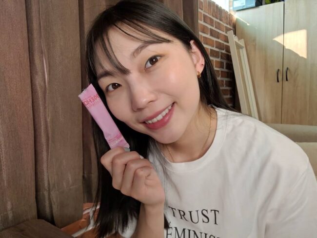 ✨DH300膠原蛋白胜肽-韓國獨家專利二胜肽✨100%魚類來源🐟膠原蛋白胜肽,PO˙OG含量高達50%❗️❗️✅透明公開膠原蛋白分子量300Da🤩✅日本Oricera®玄米神經醯胺,10%高濃度,每包12mg足量添加✅膠原合成關鍵▶️93%高濃度天然維生素C,告別化學合成,100%天然非基改✅穀胱甘肽益生菌-透亮光采,兼具抗氧化作用✅山竹果抽取物淡淡檸檬清新風味,告別膠原蛋白動物腥味!無香料、無色素,每包只有15.4卡,輕卡無負擔!青春美麗多感合一,綻放你的女神光~♥