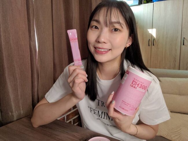 ✨DH300膠原蛋白胜肽-韓國獨家專利二胜肽✨100%魚類來源🐟膠原蛋白胜肽,PO˙OG含量高達50%❗️❗️✅透明公開膠原蛋白分子量300Da🤩✅日本Oricera®玄米神經醯胺,10%高濃度,每包12mg足量添加✅膠原合成關鍵▶️93%高濃度天然維生素C,告別化學合成,100%天然非基改✅穀胱甘肽益生菌-透亮光采,兼具抗氧化作用✅山竹果抽取物淡淡檸檬清新風味,告別膠原蛋白動物腥味!無香料、無色素,每包只有15.4卡,輕卡無負擔!青春美麗多感合一,綻放你的女神光~♥