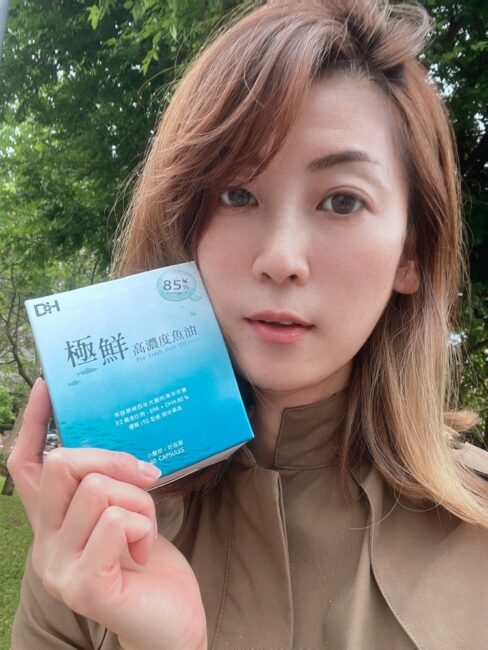 ✨極鮮高濃度魚油-來自挪威的頂級新鮮魚油🐟✨✅提供人體黃金比例 → EPA：DHA = 3：2，SGS檢驗 Omega-3 含量高達94%，業界最低氧化指標✅天然rTG型式，小分子好吸收✅榮獲4大永續認證 → 配額管理、不過度捕撈✅鋁片密封、獨立包裝，維持魚油新鮮度