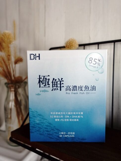 ✨極鮮高濃度魚油-來自挪威的頂級新鮮魚油🐟✨✅提供人體黃金比例 → EPA：DHA = 3：2，SGS檢驗 Omega-3 含量高達94%，業界最低氧化指標✅天然rTG型式，小分子好吸收✅榮獲4大永續認證 → 配額管理、不過度捕撈✅鋁片密封、獨立包裝，維持魚油新鮮度