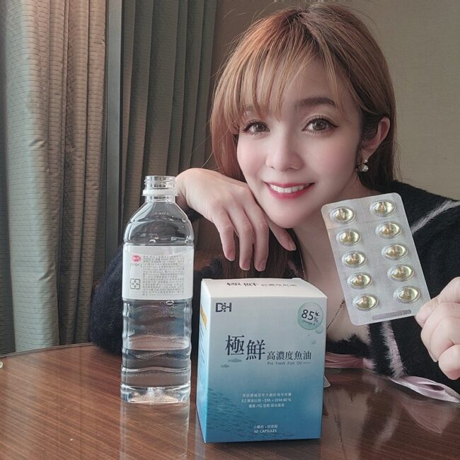 ✨極鮮高濃度魚油-來自挪威的頂級新鮮魚油🐟✨✅提供人體黃金比例 → EPA：DHA = 3：2，SGS檢驗 Omega-3 含量高達94%，業界最低氧化指標✅天然rTG型式，小分子好吸收✅榮獲4大永續認證 → 配額管理、不過度捕撈✅鋁片密封、獨立包裝，維持魚油新鮮度