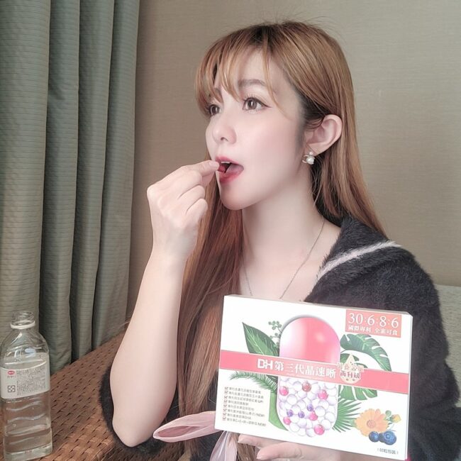 ✨第三代晶速晰-晶亮成分高補給✨長時間使用3C，讓你數位疲勞了嗎❓採用美國臨床葉黃素與玉米黃素黃金比例10:2 ，游離型雙專利好吸收，2粒達30mg : 6mg高補給劑量✅雨生紅球藻蝦紅素，業界高含量8mg❗️✅日本95%高純度透明質酸鈉💦✅雙重花青素-日本專利黑豆x歐洲專利藍莓✅專利素食微藻DHA✅維生素C +維生素E +鋅+硒酵母。全方位的晶亮水潤配方，適合全家大小，給您清晰透徹精彩生活❗️