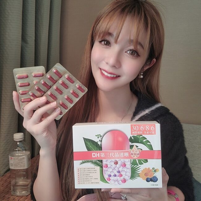 ✨第三代晶速晰-晶亮成分高補給✨長時間使用3C，讓你數位疲勞了嗎❓採用美國臨床葉黃素與玉米黃素黃金比例10:2 ，游離型雙專利好吸收，2粒達30mg : 6mg高補給劑量✅雨生紅球藻蝦紅素，業界高含量8mg❗️✅日本95%高純度透明質酸鈉💦✅雙重花青素-日本專利黑豆x歐洲專利藍莓✅專利素食微藻DHA✅維生素C +維生素E +鋅+硒酵母。全方位的晶亮水潤配方，適合全家大小，給您清晰透徹精彩生活❗️