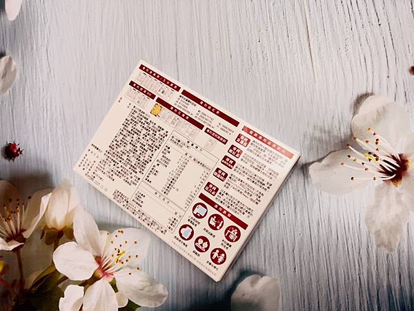 ✨第三代晶速晰-晶亮成分高補給✨長時間使用3C，讓你數位疲勞了嗎❓採用美國臨床葉黃素與玉米黃素黃金比例10:2 ，游離型雙專利好吸收，2粒達30mg : 6mg高補給劑量✅雨生紅球藻蝦紅素，業界高含量8mg❗✅日本95%高純度透明質酸鈉💦✅雙重花青素-日本專利黑豆x歐洲專利藍莓✅專利素食微藻DHA✅維生素C +維生素E +鋅+硒酵母。全方位的晶亮水潤配方，適合全家大小，給您清晰透徹精彩生活❗