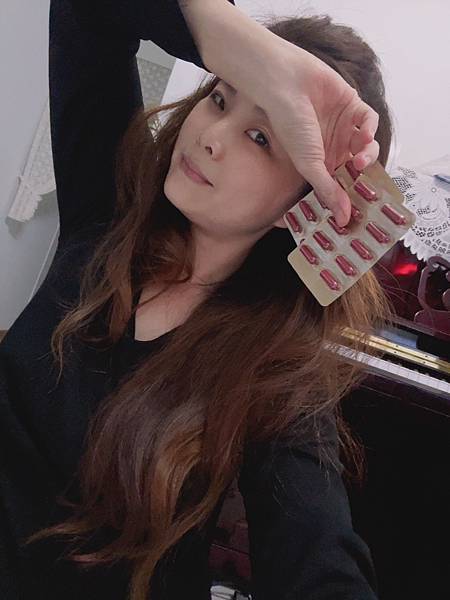 ✨第三代晶速晰-晶亮成分高補給✨長時間使用3C，讓你數位疲勞了嗎❓採用美國臨床葉黃素與玉米黃素黃金比例10:2 ，游離型雙專利好吸收，2粒達30mg : 6mg高補給劑量✅雨生紅球藻蝦紅素，業界高含量8mg❗✅日本95%高純度透明質酸鈉💦✅雙重花青素-日本專利黑豆x歐洲專利藍莓✅專利素食微藻DHA✅維生素C +維生素E +鋅+硒酵母。全方位的晶亮水潤配方，適合全家大小，給您清晰透徹精彩生活❗