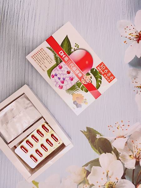 ✨第三代晶速晰-晶亮成分高補給✨長時間使用3C，讓你數位疲勞了嗎❓採用美國臨床葉黃素與玉米黃素黃金比例10:2 ，游離型雙專利好吸收，2粒達30mg : 6mg高補給劑量✅雨生紅球藻蝦紅素，業界高含量8mg❗✅日本95%高純度透明質酸鈉💦✅雙重花青素-日本專利黑豆x歐洲專利藍莓✅專利素食微藻DHA✅維生素C +維生素E +鋅+硒酵母。全方位的晶亮水潤配方，適合全家大小，給您清晰透徹精彩生活❗