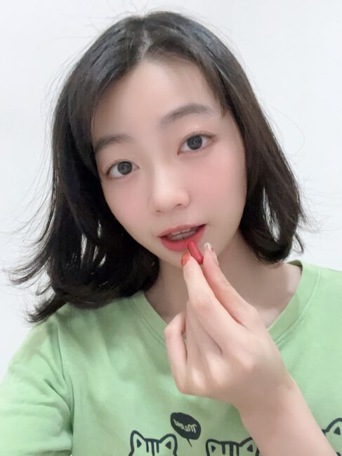 ✨第三代晶速晰-晶亮成分高補給✨長時間使用3C，讓你數位疲勞了嗎❓採用美國臨床葉黃素與玉米黃素黃金比例10:2 ，游離型雙專利好吸收，2粒達30mg : 6mg高補給劑量✅雨生紅球藻蝦紅素，業界高含量8mg❗️✅日本95%高純度透明質酸鈉💦✅雙重花青素-日本專利黑豆x歐洲專利藍莓✅專利素食微藻DHA✅維生素C +維生素E +鋅+硒酵母。全方位的晶亮水潤配方，適合全家大小，給您清晰透徹精彩生活❗️