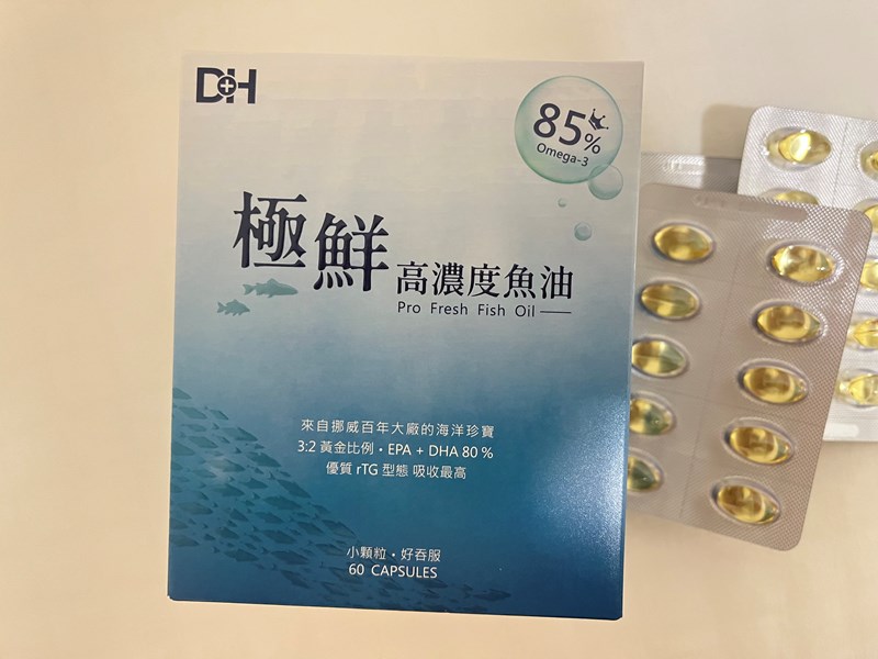 ✨極鮮高濃度魚油-來自挪威的頂級新鮮魚油🐟✨✅提供人體黃金比例 → EPA：DHA = 3：2，SGS檢驗 Omega-3 含量高達94%，業界最低氧化指標✅天然rTG型式，小分子好吸收✅榮獲4大永續認證 → 配額管理、不過度捕撈✅鋁片密封、獨立包裝，維持魚油新鮮度