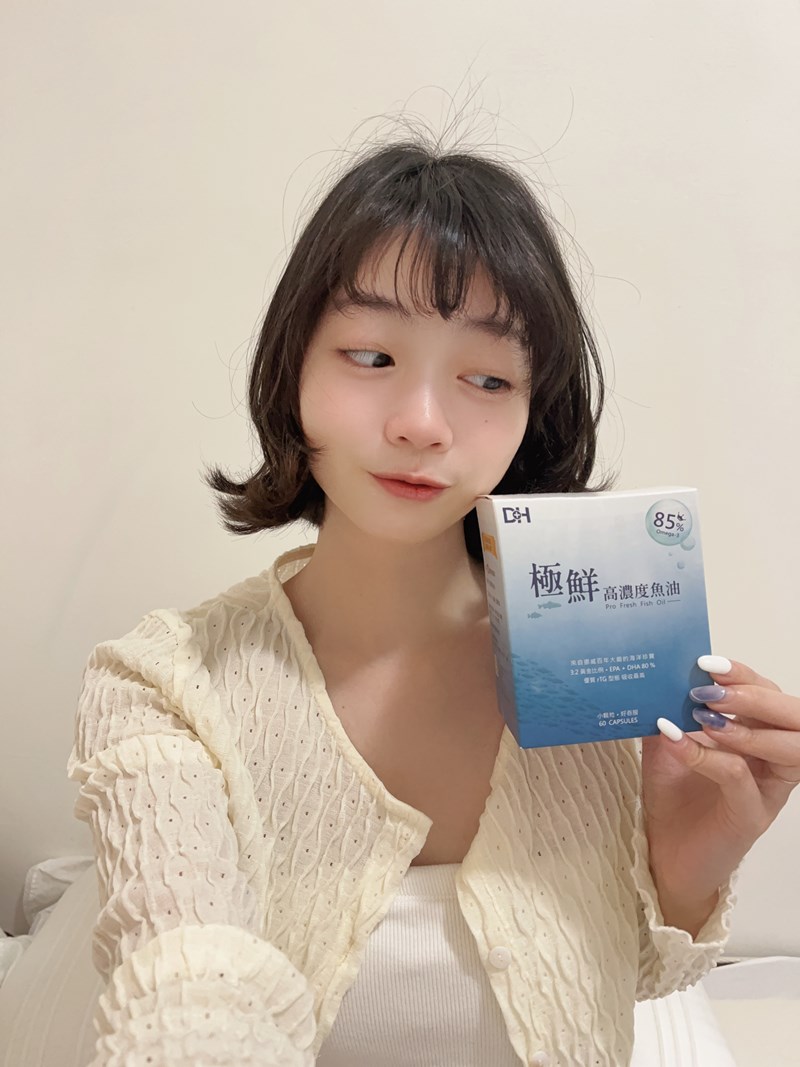 ✨極鮮高濃度魚油-來自挪威的頂級新鮮魚油🐟✨✅提供人體黃金比例 → EPA：DHA = 3：2，SGS檢驗 Omega-3 含量高達94%，業界最低氧化指標✅天然rTG型式，小分子好吸收✅榮獲4大永續認證 → 配額管理、不過度捕撈✅鋁片密封、獨立包裝，維持魚油新鮮度