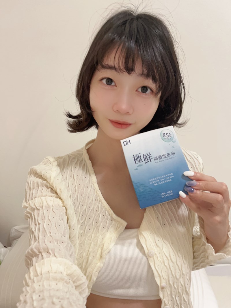 ✨極鮮高濃度魚油-來自挪威的頂級新鮮魚油🐟✨✅提供人體黃金比例 → EPA：DHA = 3：2，SGS檢驗 Omega-3 含量高達94%，業界最低氧化指標✅天然rTG型式，小分子好吸收✅榮獲4大永續認證 → 配額管理、不過度捕撈✅鋁片密封、獨立包裝，維持魚油新鮮度