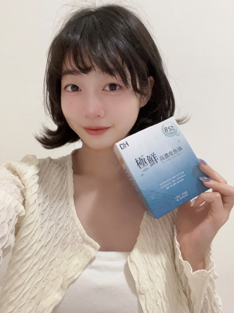 ✨極鮮高濃度魚油-來自挪威的頂級新鮮魚油🐟✨✅提供人體黃金比例 → EPA：DHA = 3：2，SGS檢驗 Omega-3 含量高達94%，業界最低氧化指標✅天然rTG型式，小分子好吸收✅榮獲4大永續認證 → 配額管理、不過度捕撈✅鋁片密封、獨立包裝，維持魚油新鮮度